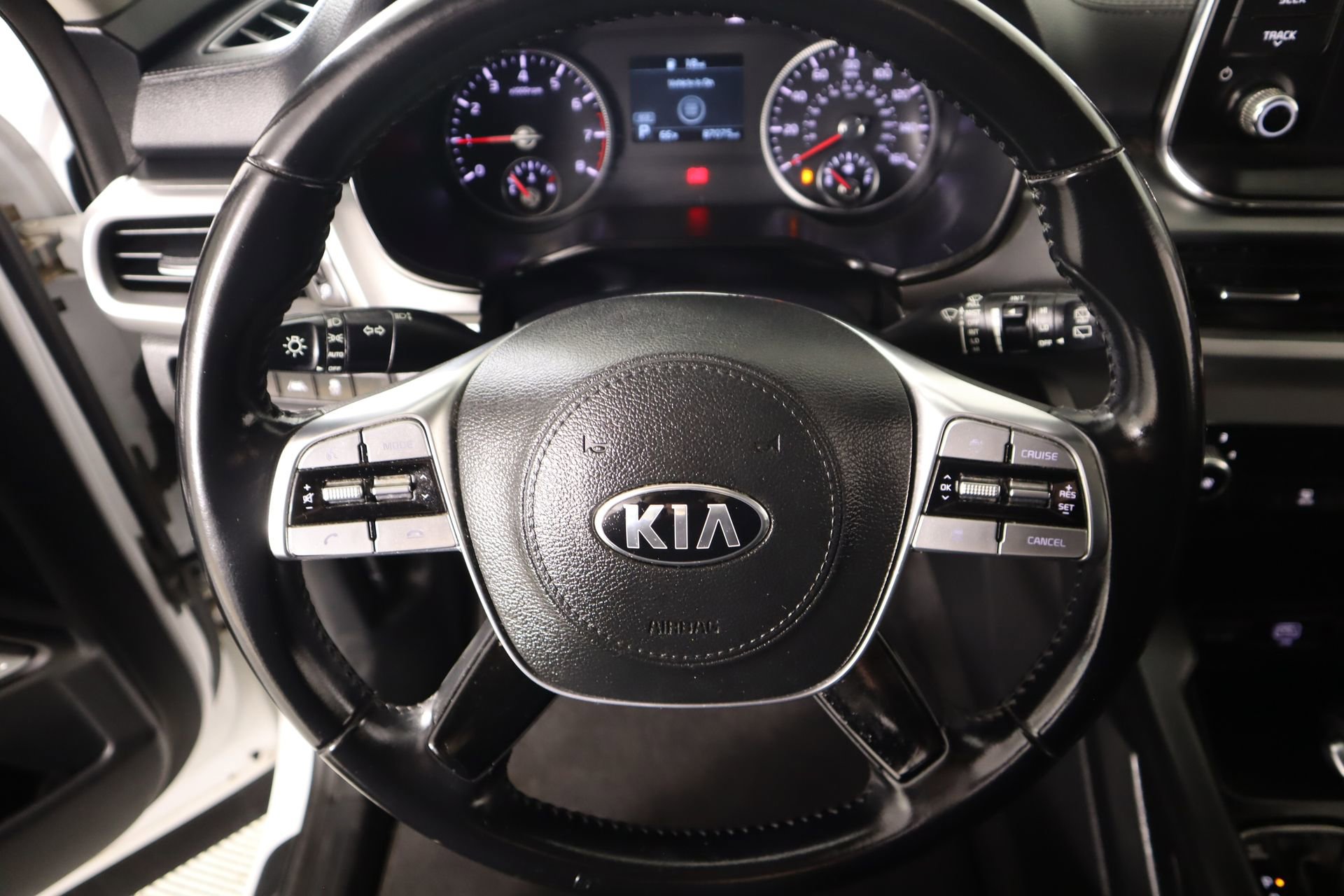 Used 2021 Kia Telluride LX image 4