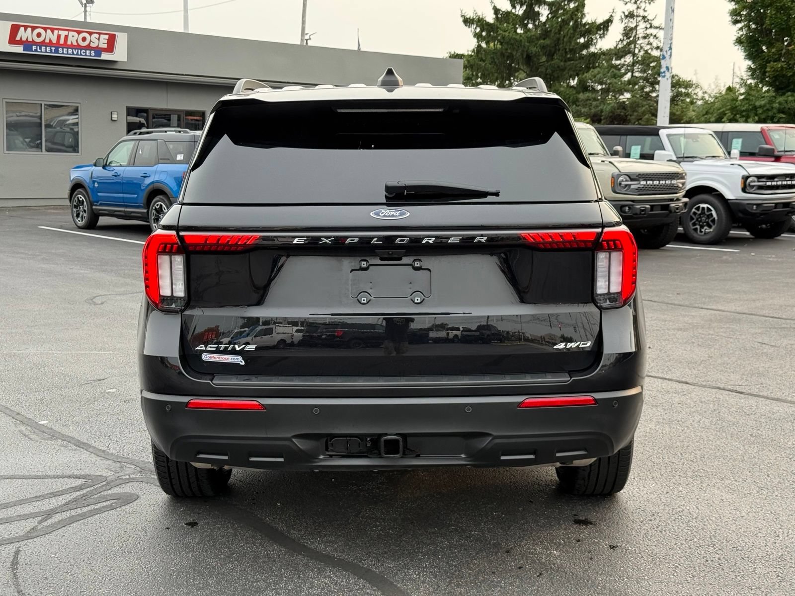 Used 2025 Ford Explorer Active AWD/4WD image 5