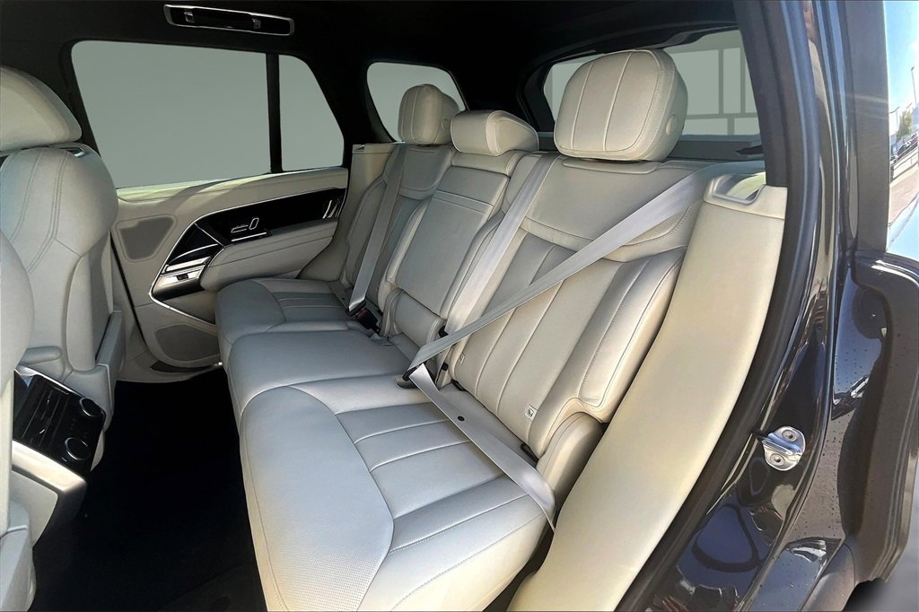 New 2025 Land Rover Range Rover SE image 10