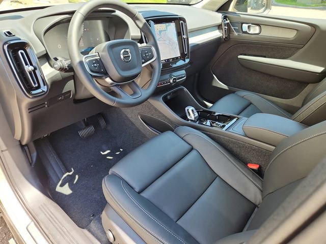 New 2025 Volvo XC40 B5 Ultra w/ Climate Package AWD/4WD image 9