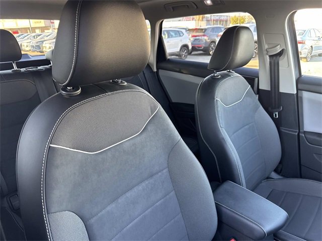 Used 2023 Volkswagen Taos SE w/ Panoramic Sunroof Package image 27