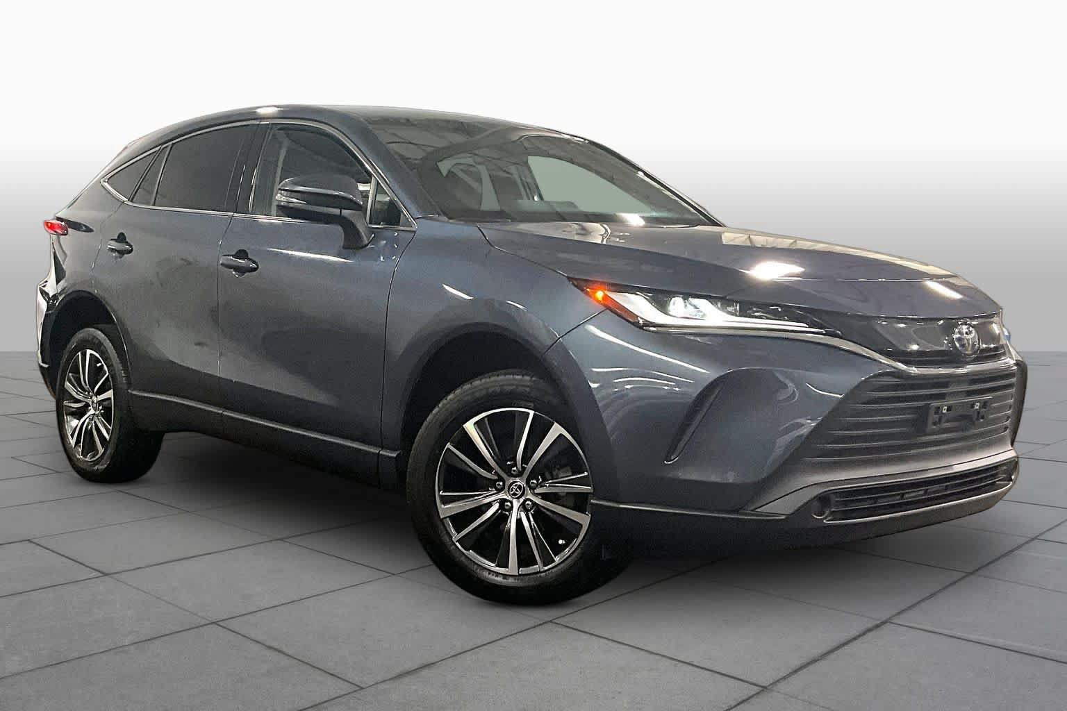 Used 2023 Toyota Venza LE AWD/4WD image 3