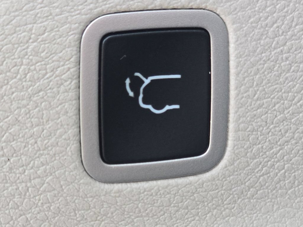Used 2023 Chrysler Pacifica Touring-L FWD image 20