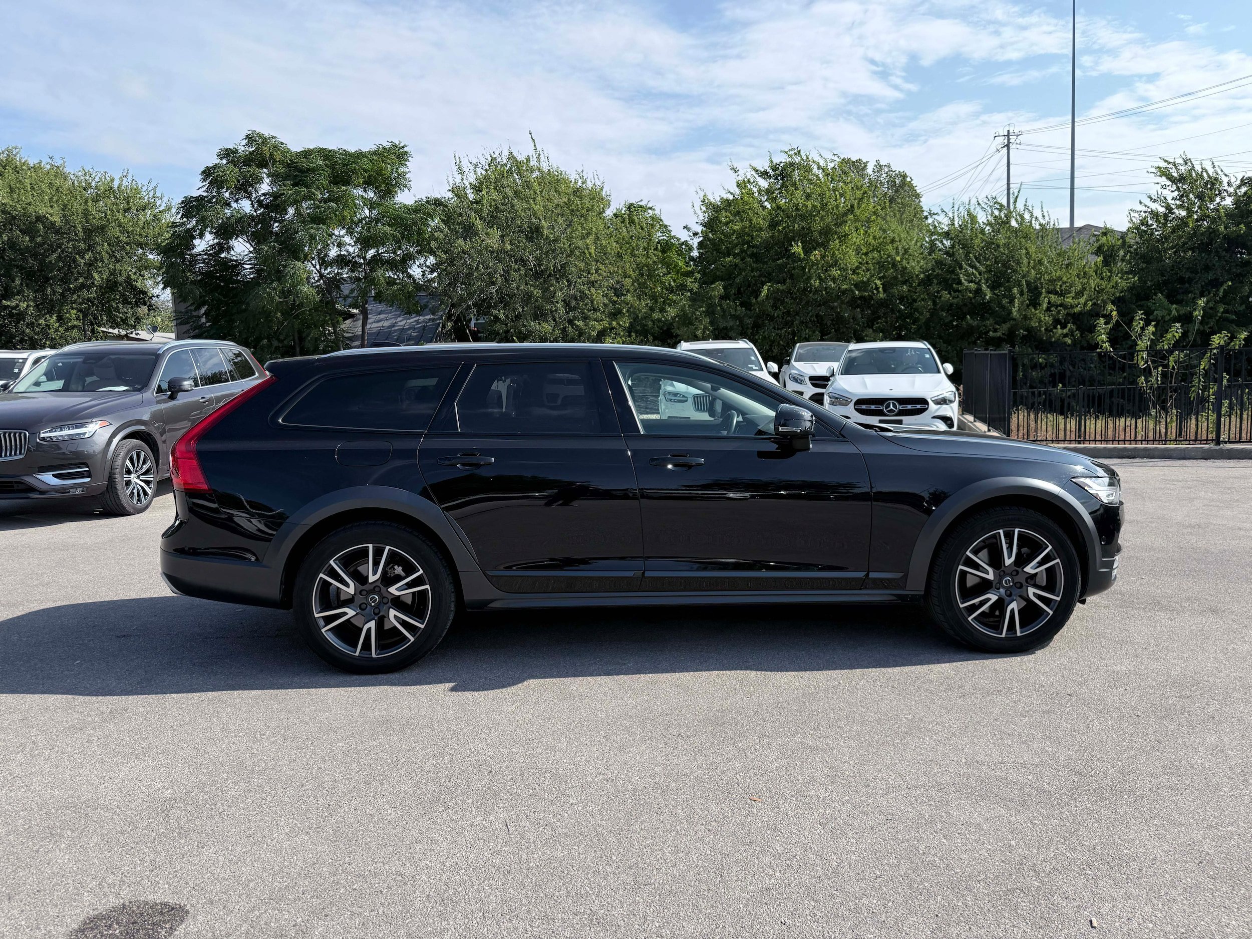 Used 2018 Volvo V90 T6 Cross Country w/ Convenience Package AWD/4WD image 7
