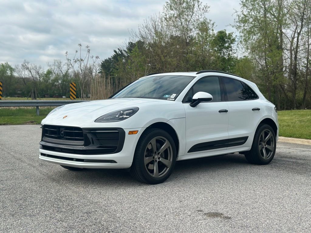 Used 2023 Porsche Macan AWD/4WD image 3