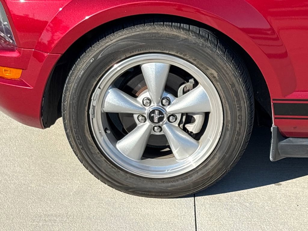 Used 2007 Ford Mustang Convertible image 11
