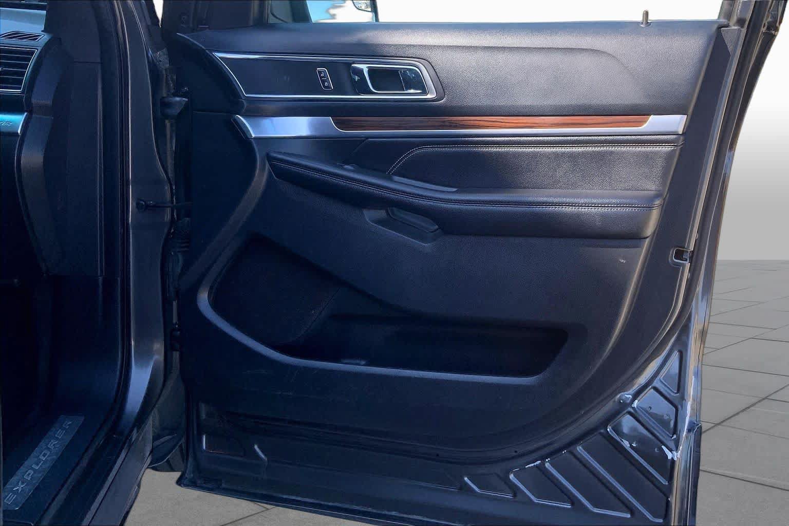 Used 2016 Ford Explorer Limited FWD image 23