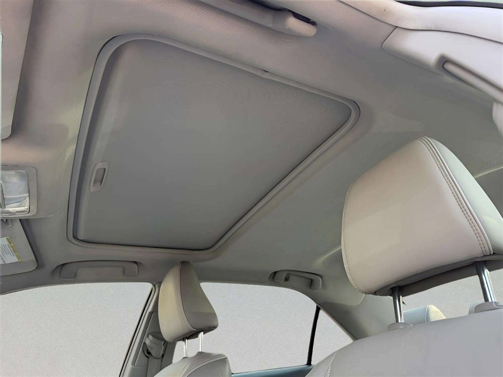 Used 2015 Toyota Camry XLE w/ Moonroof Package FWD image 12