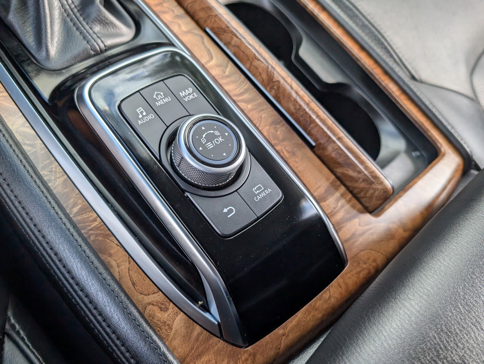 Certified 2021 Nissan Armada SL image 34