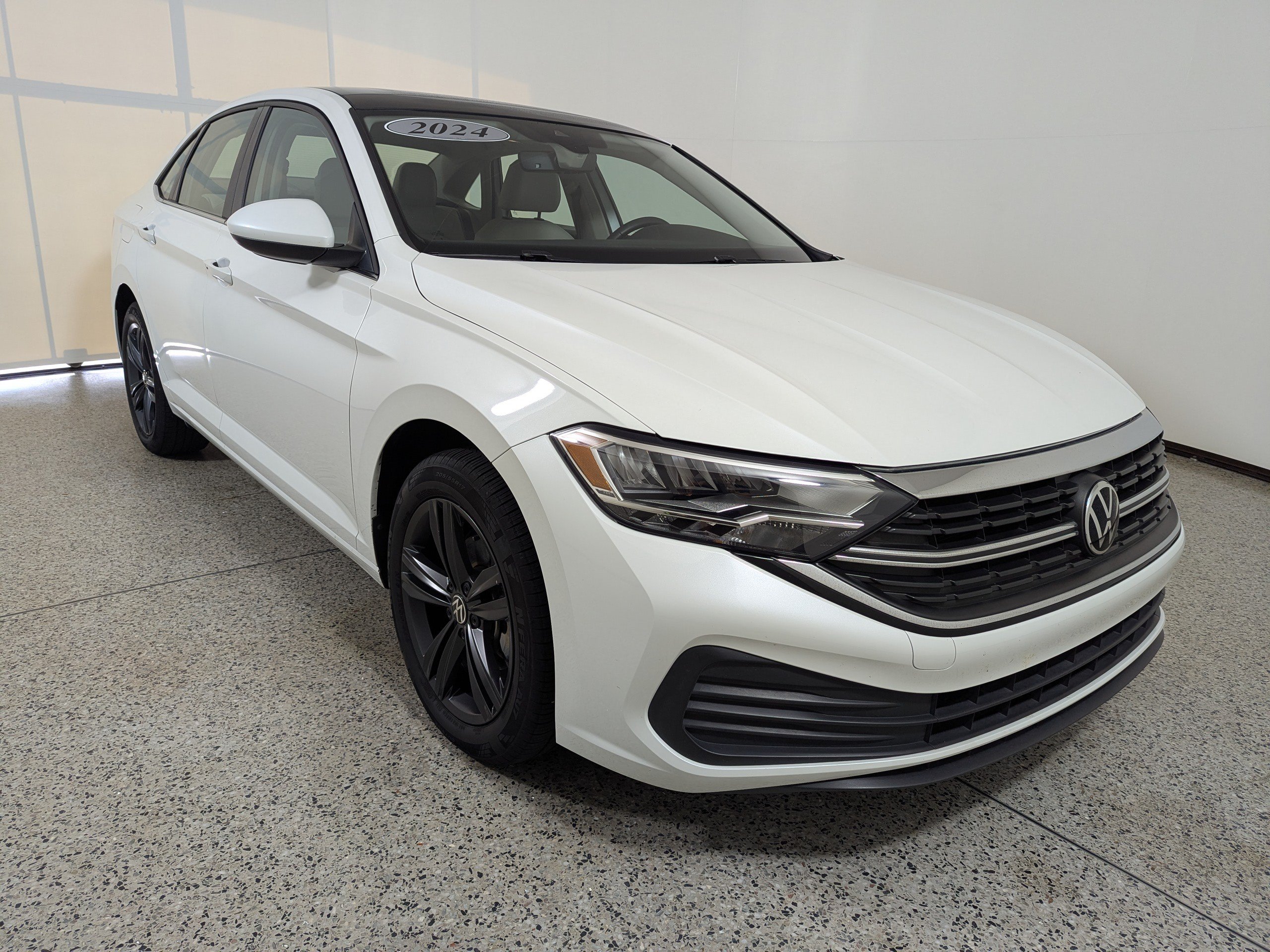 Used 2024 Volkswagen Jetta SE w/ Panoramic Sunroof Package FWD image 1