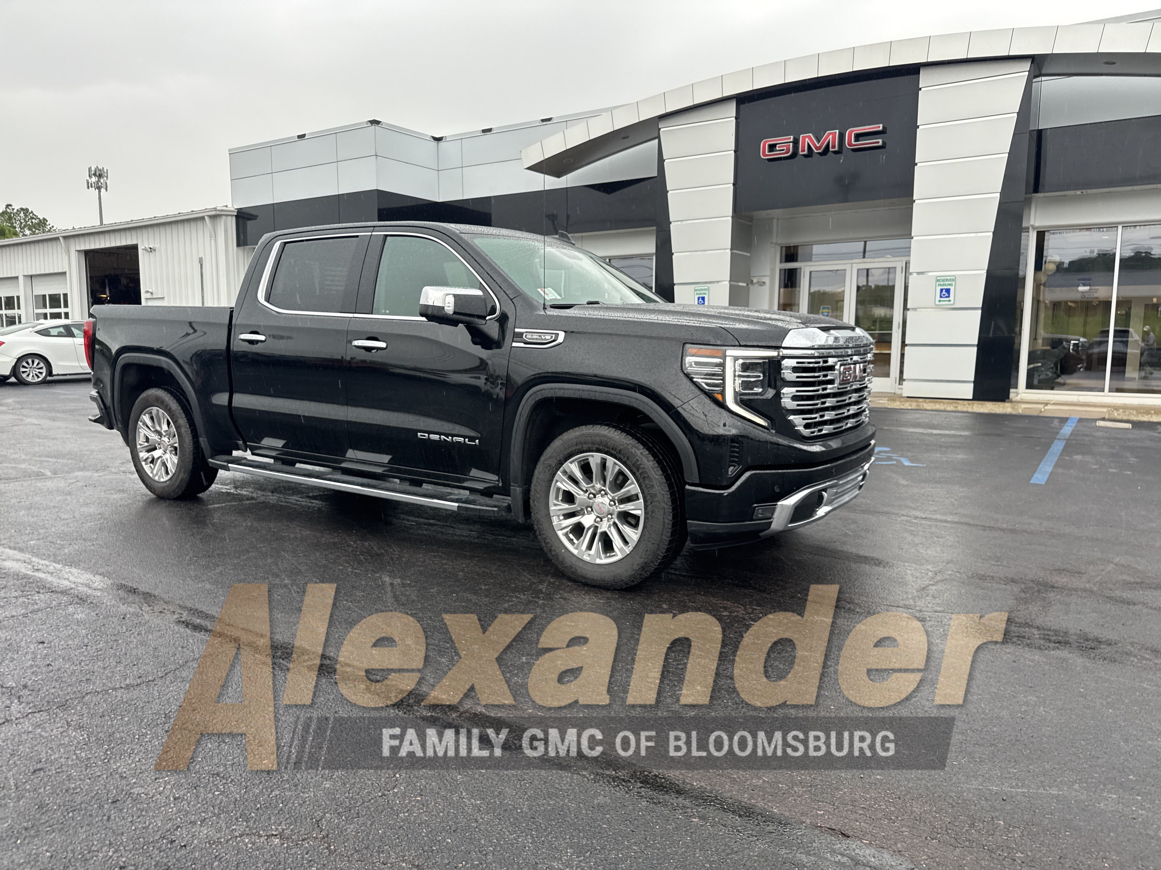 Used 2022 GMC Sierra 1500 Denali AWD/4WD image 1