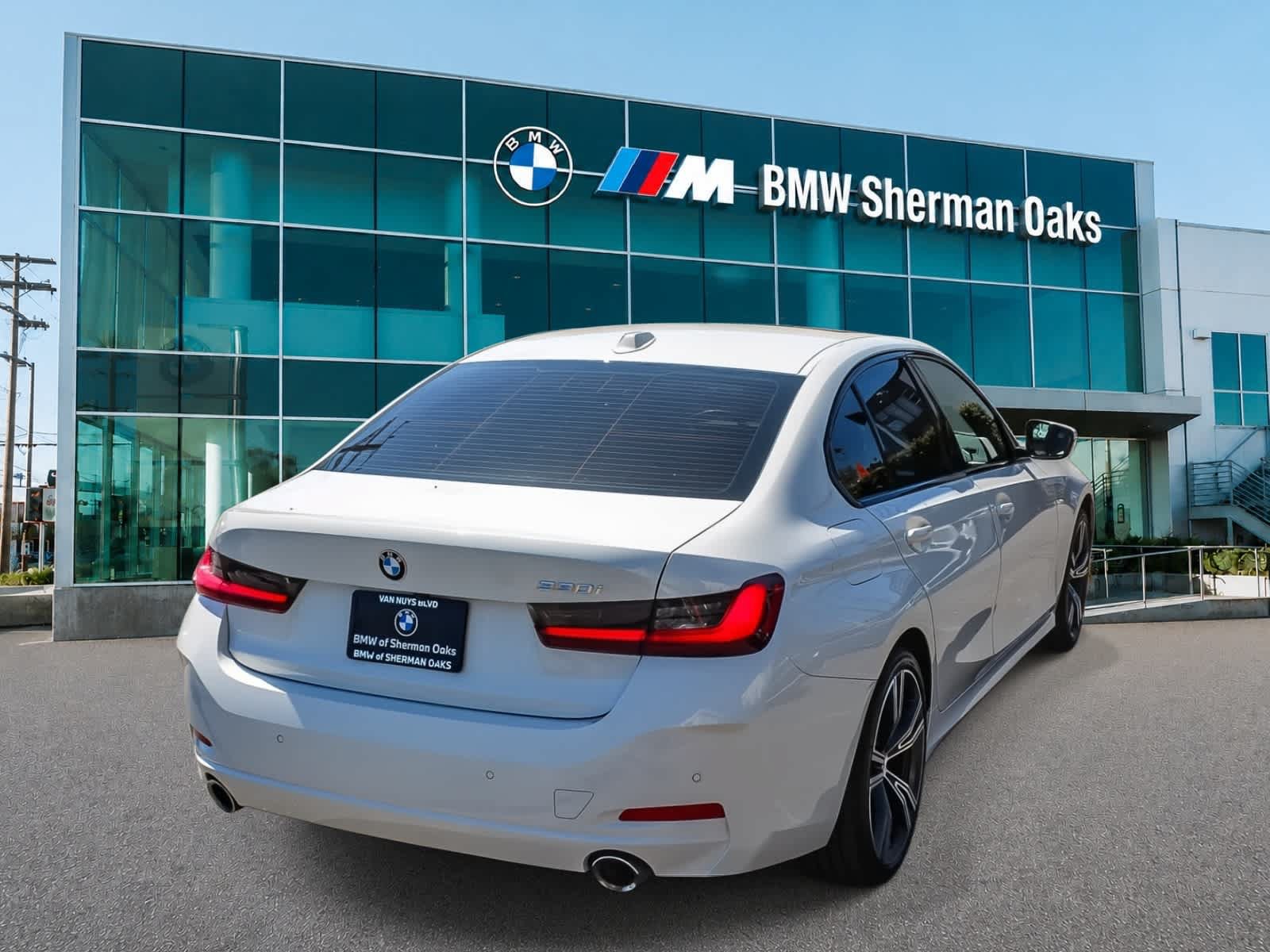 Used 2023 BMW 330i Sedan w/ Driving Assistance Package RWD image 4
