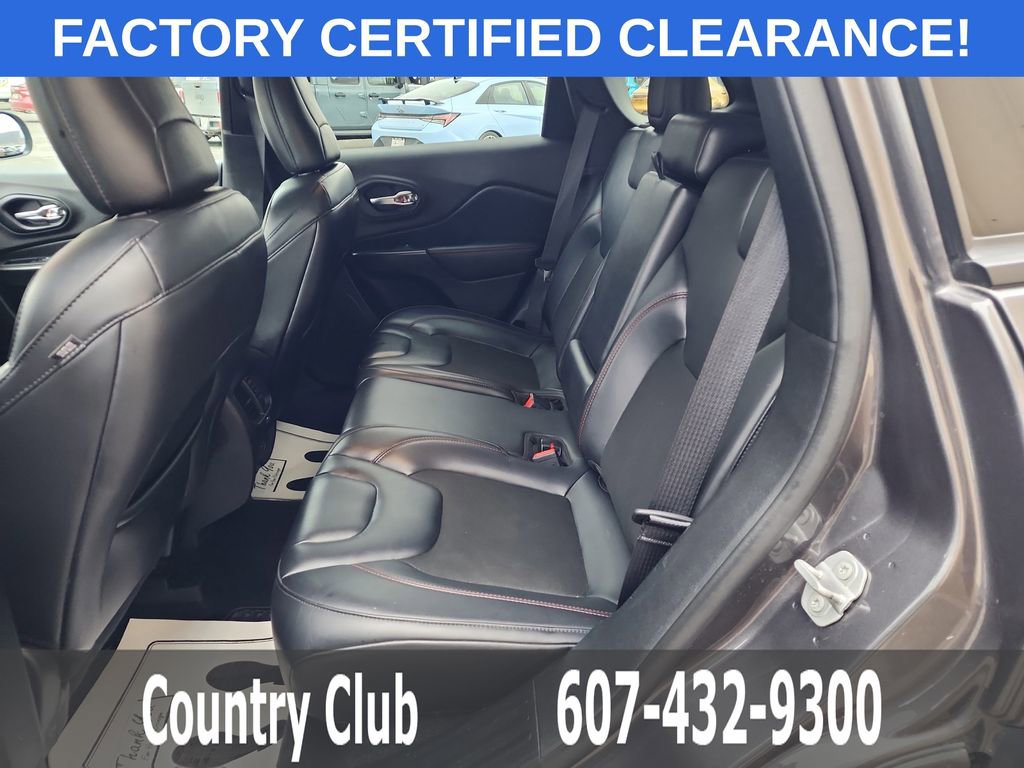 Used 2021 Jeep Cherokee Trailhawk AWD/4WD image 24