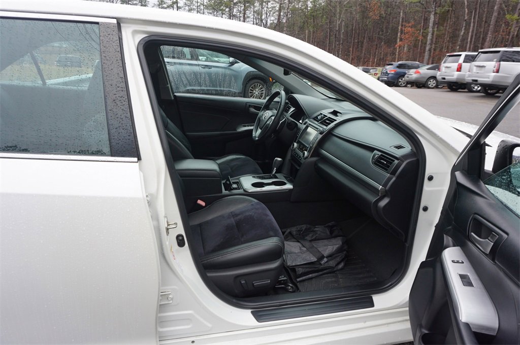 Used 2014 Toyota Camry SE image 14