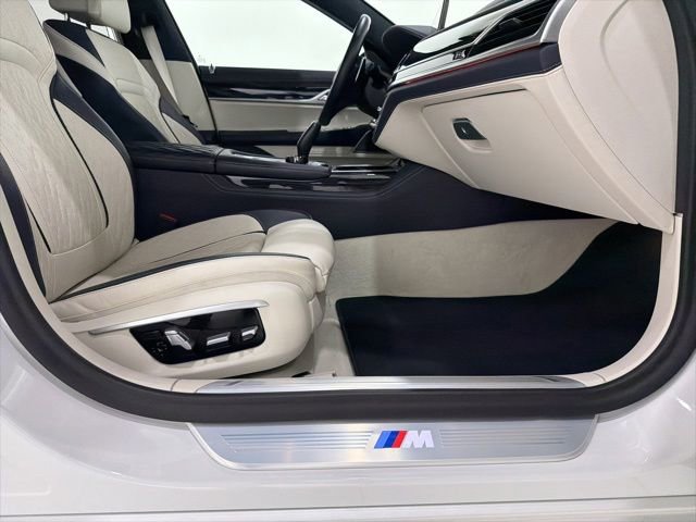 Certified 2022 BMW 750i xDrive w/ Luxury Rear Seating Package AWD/4WD image 20