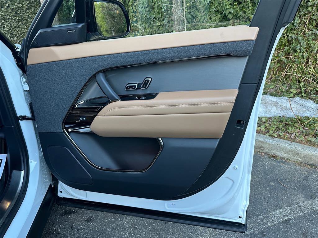 Used 2023 Land Rover Range Rover Sport SE image 20