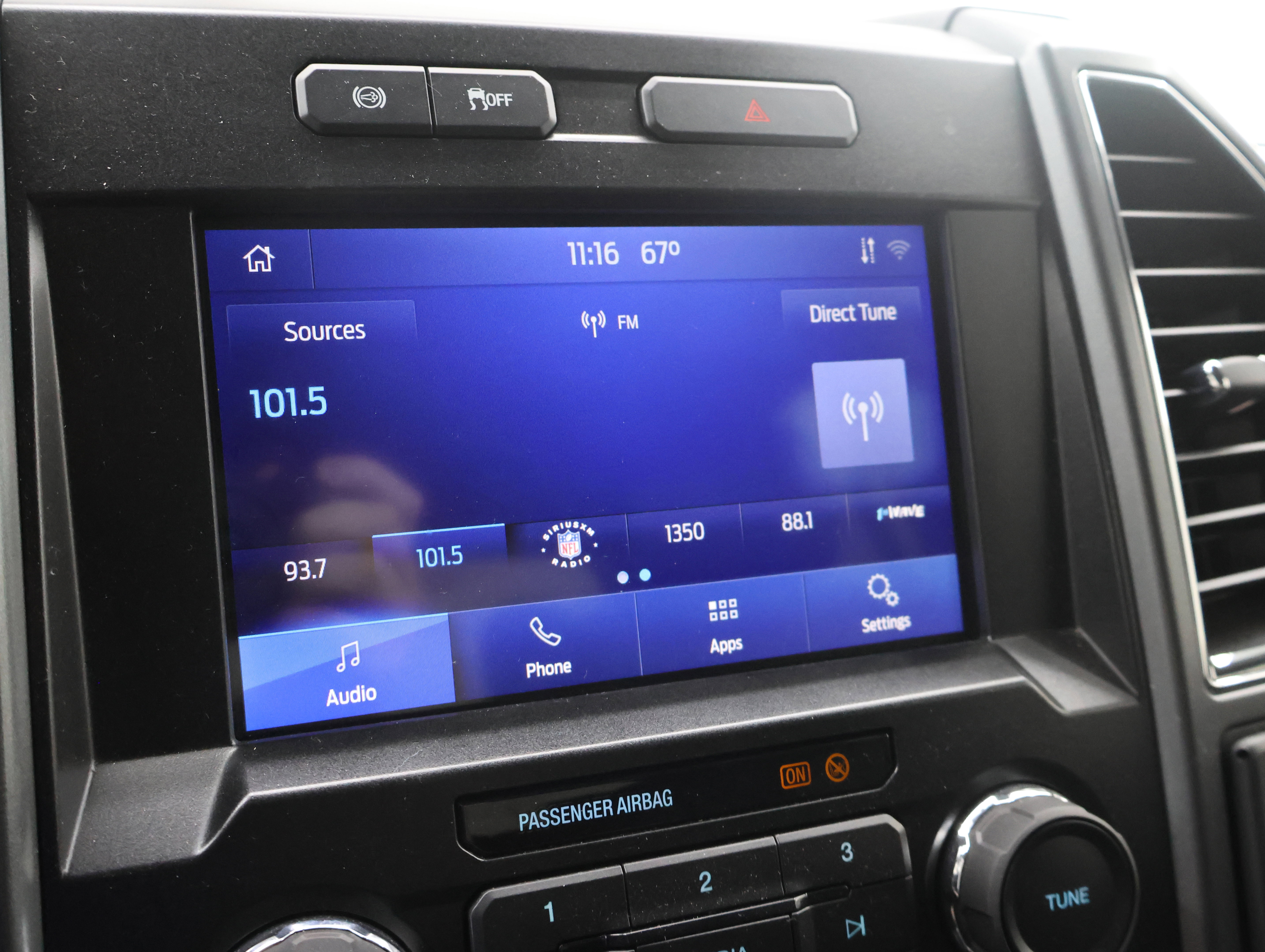 Used 2022 Ford F350 XLT w/ XLT Premium Package AWD/4WD image 10