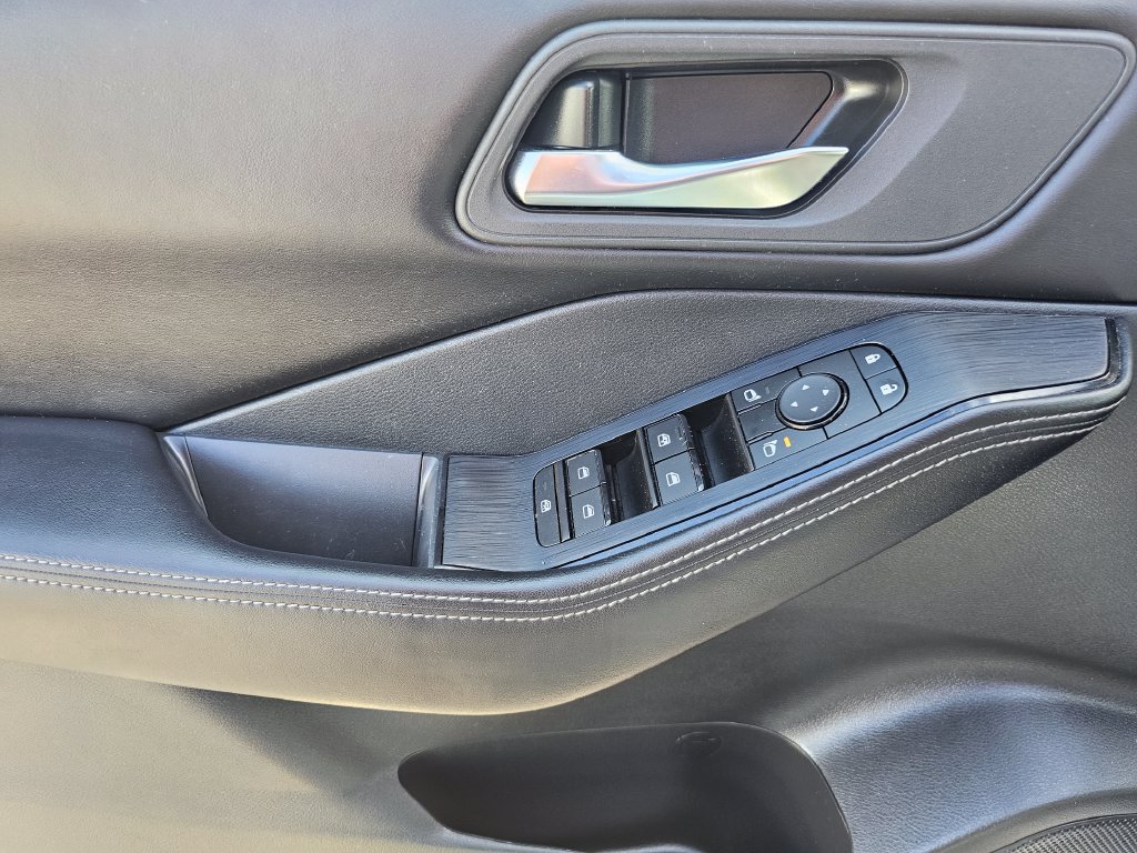 Used 2024 Nissan Rogue SV FWD image 21