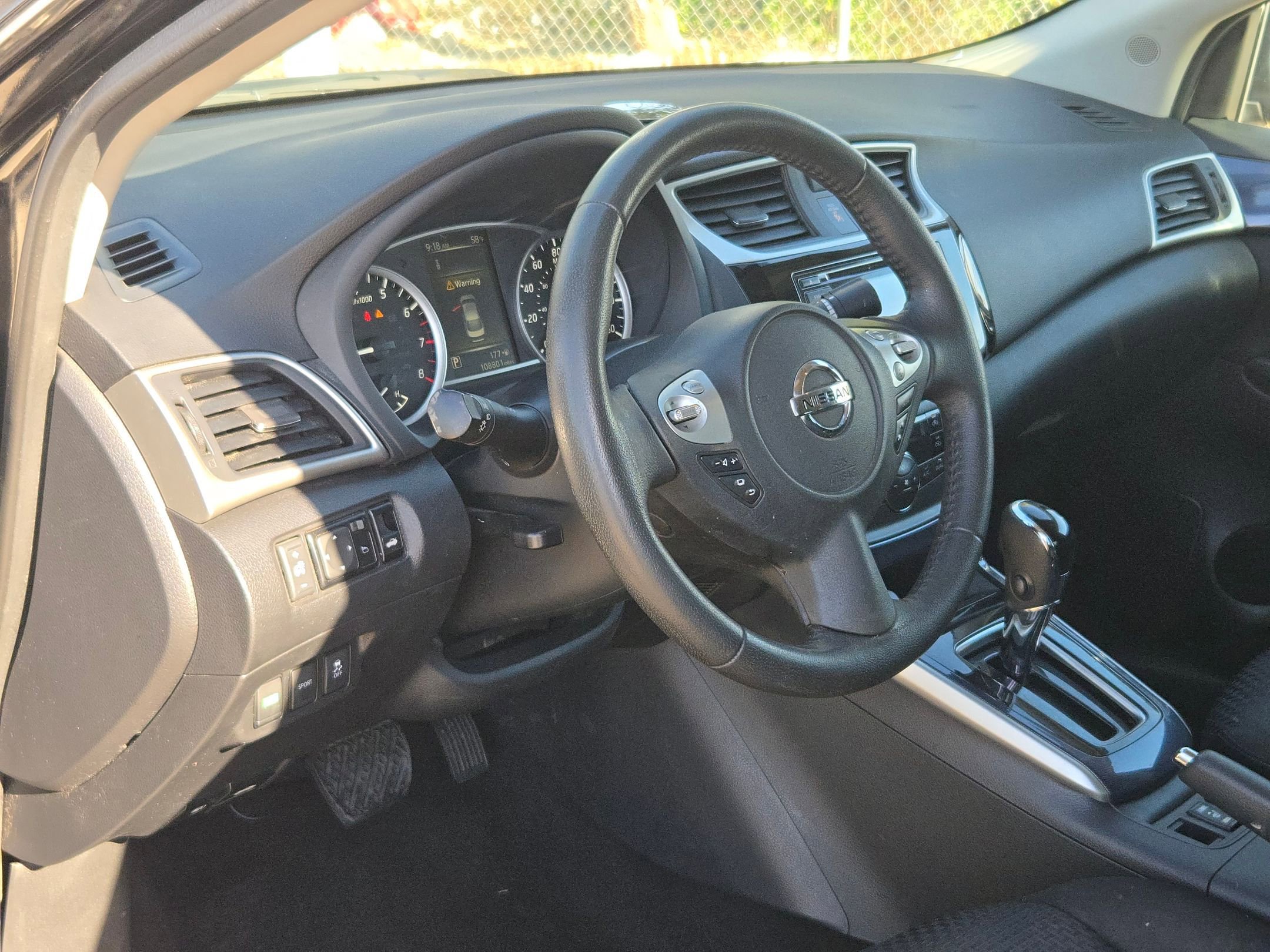 Used 2018 Nissan Sentra SR w/ SR Midnight Edition Package image 10