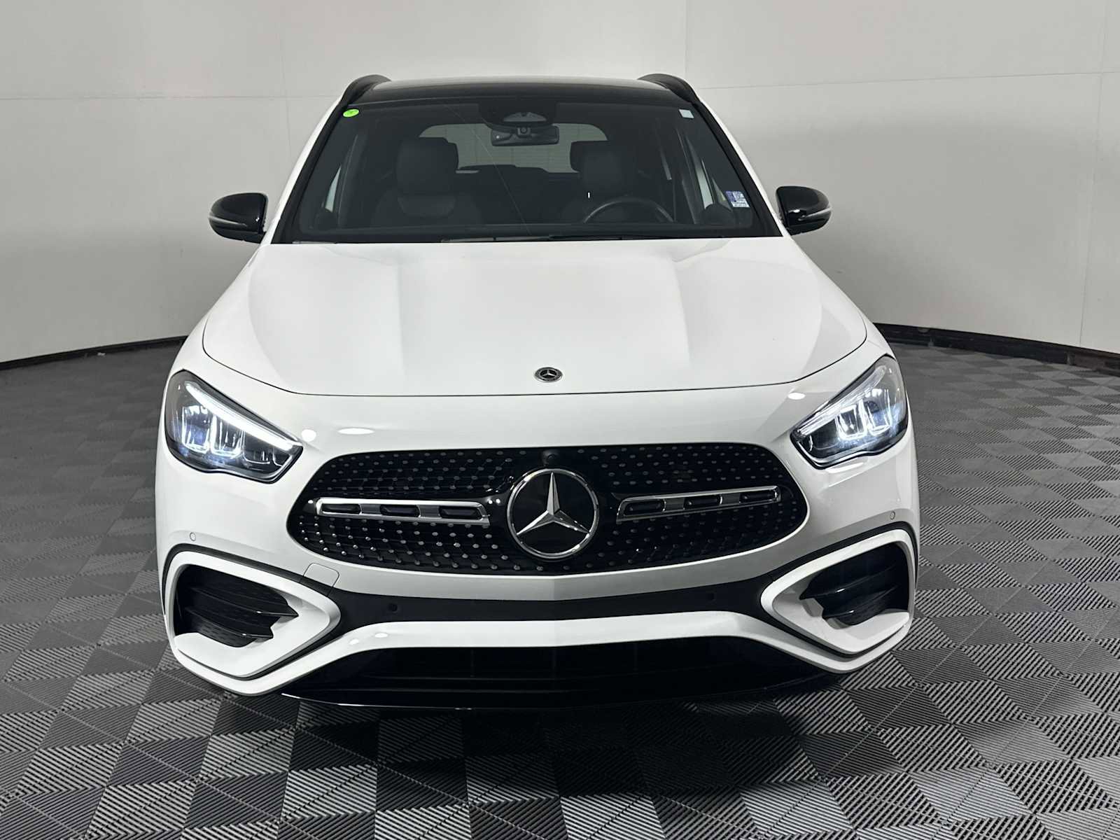 Used 2025 Mercedes-Benz GLA 250 4MATIC image 2