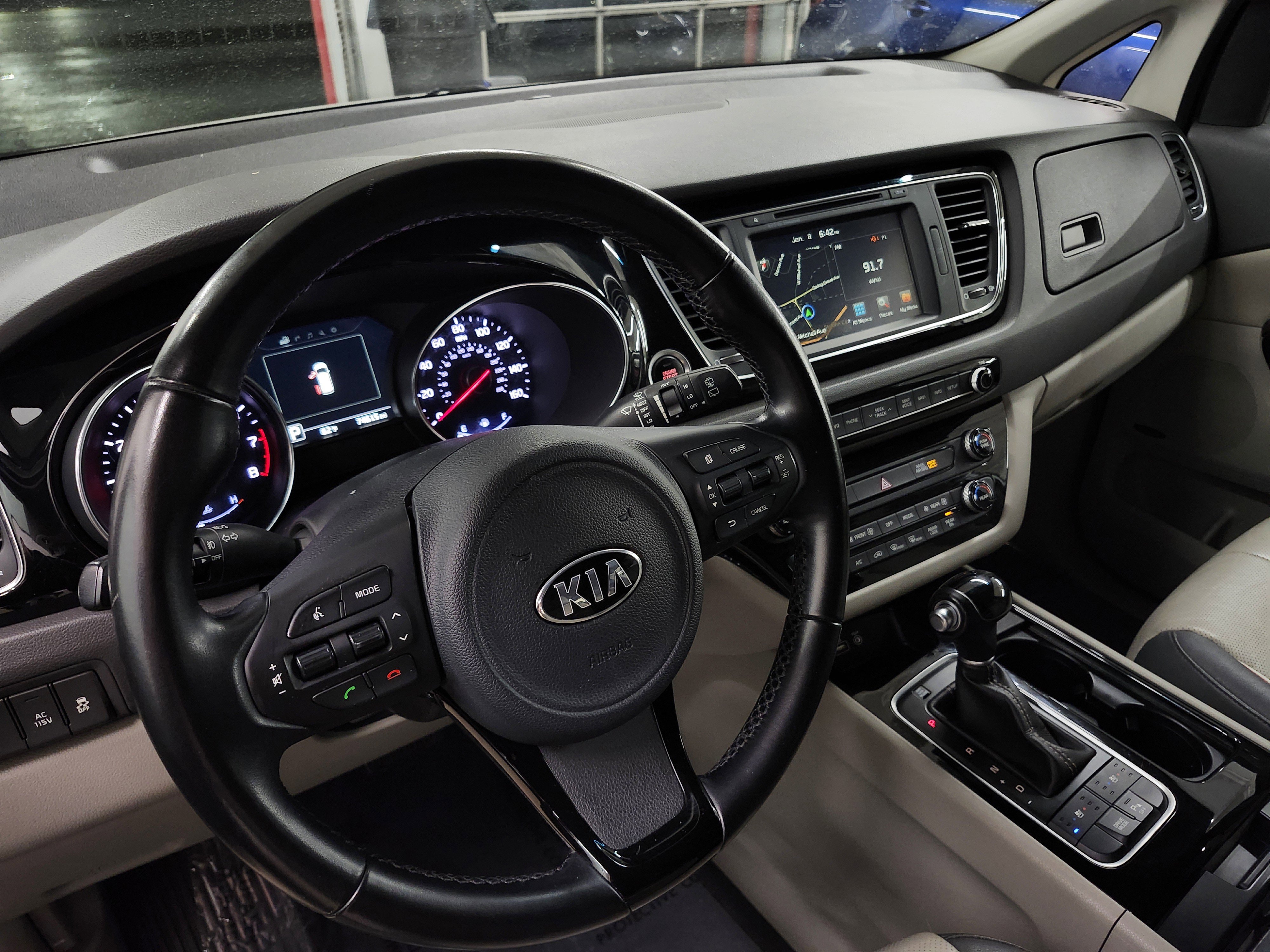 Used 2015 Kia Sedona SX image 18