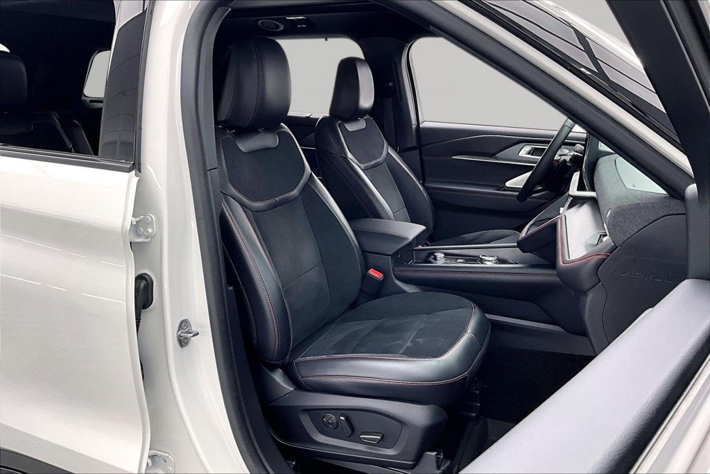 Certified 2025 Ford Explorer ST AWD/4WD image 7
