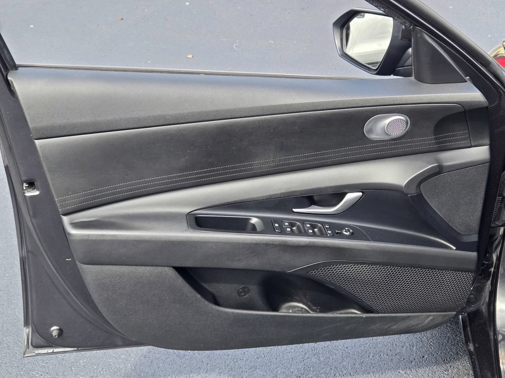 Used 2023 Hyundai Elantra SE w/ Cargo Package FWD image 25