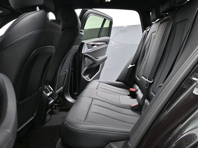 Used 2025 BMW X4 xDrive30i image 18