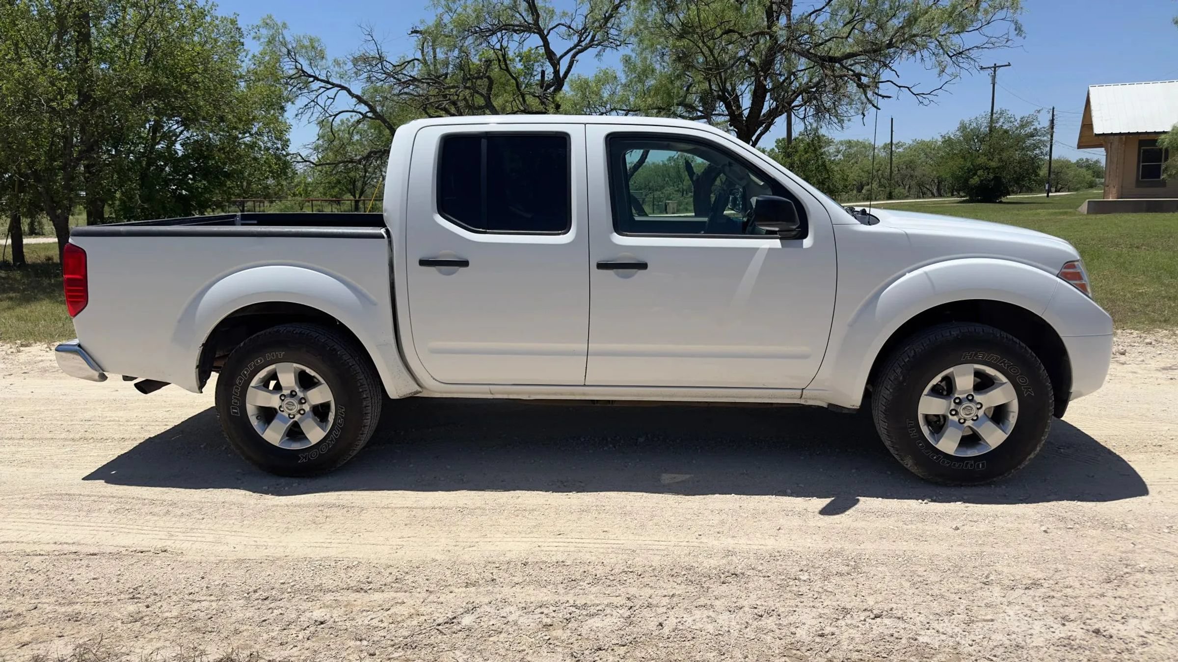 Used 2012 Nissan Frontier SV RWD image 3