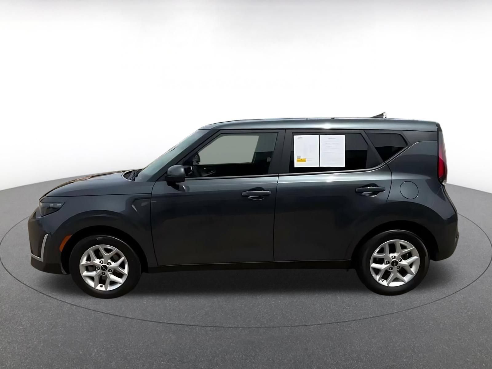 Used 2025 Kia Soul LX w/ LX Technology Package FWD image 8