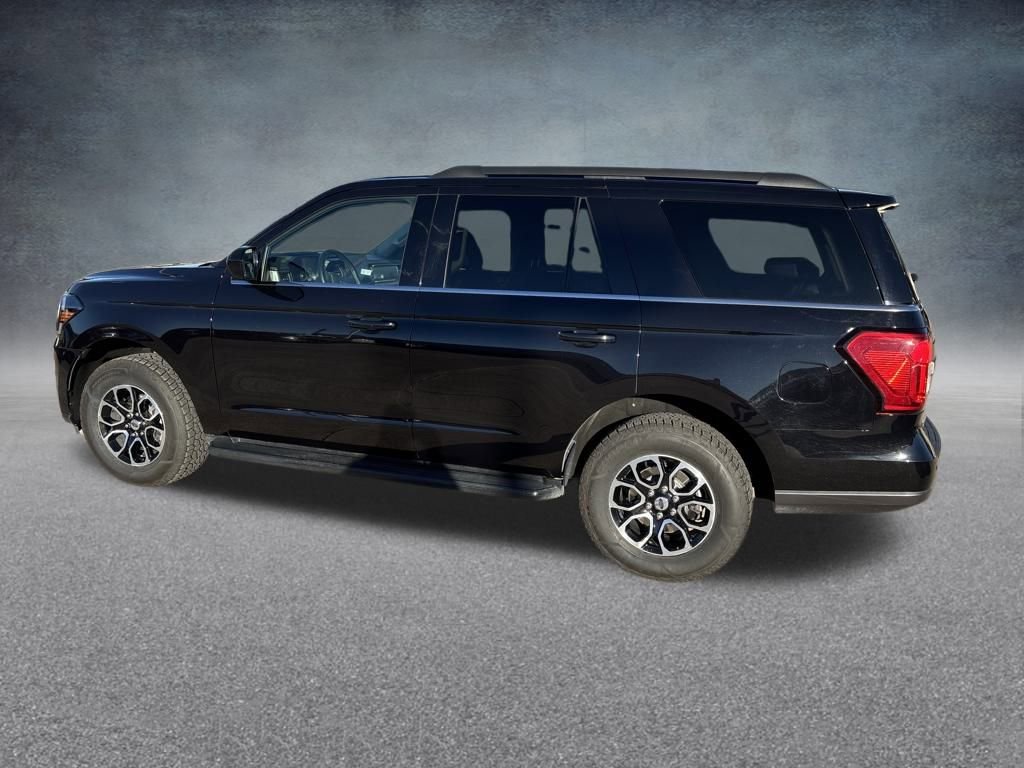 Used 2024 Ford Expedition XLT image 3