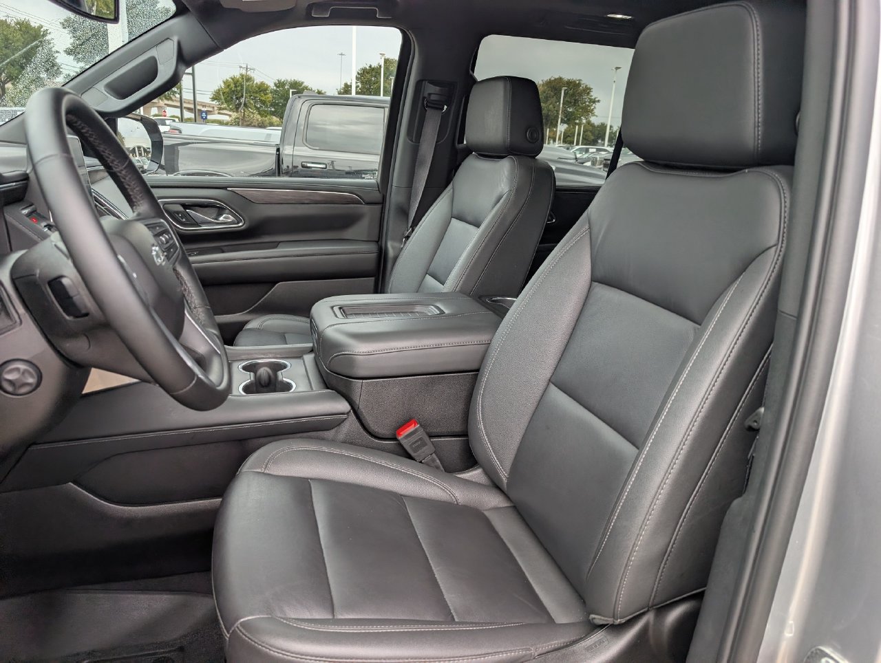 Used 2024 Chevrolet Tahoe Z71 w/ Luxury Package AWD/4WD image 25