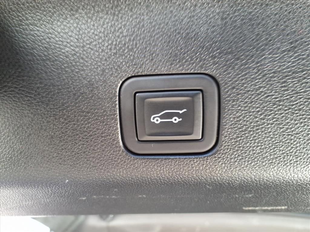 Used 2024 GMC Yukon SLT image 12