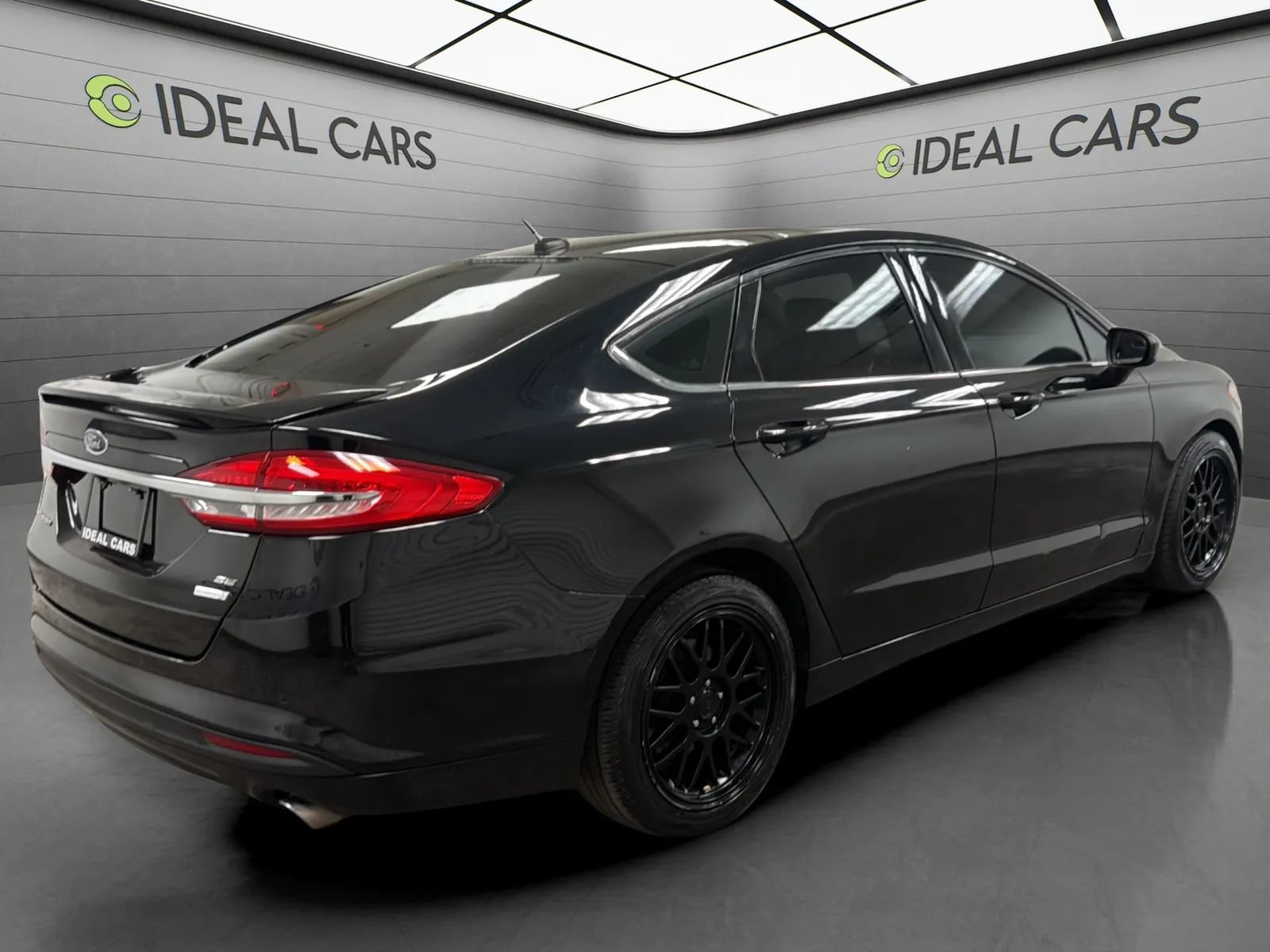 Used 2018 Ford Fusion SE w/ Equipment Group 201A FWD image 5