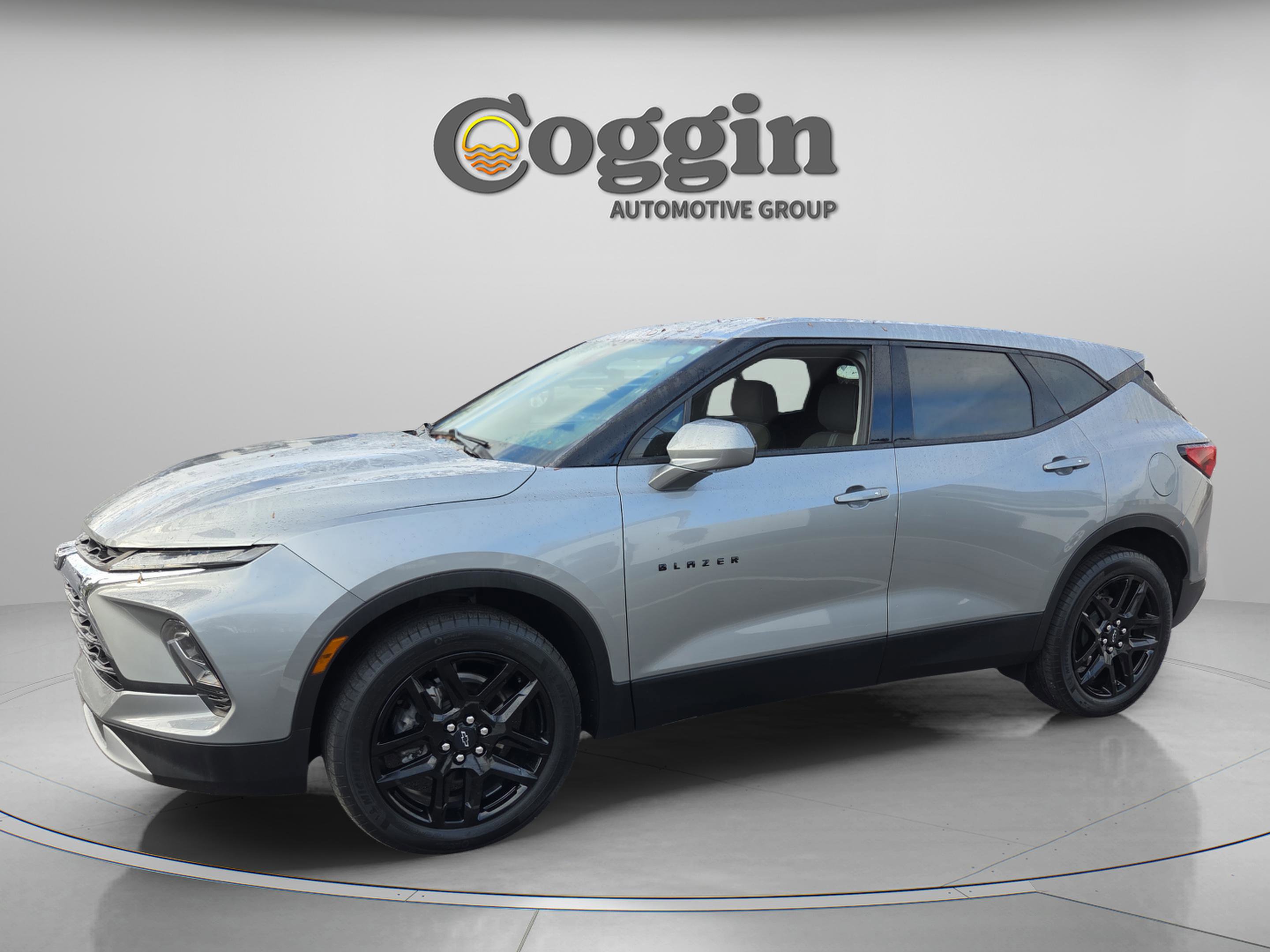 Used 2023 Chevrolet Blazer LT image 1