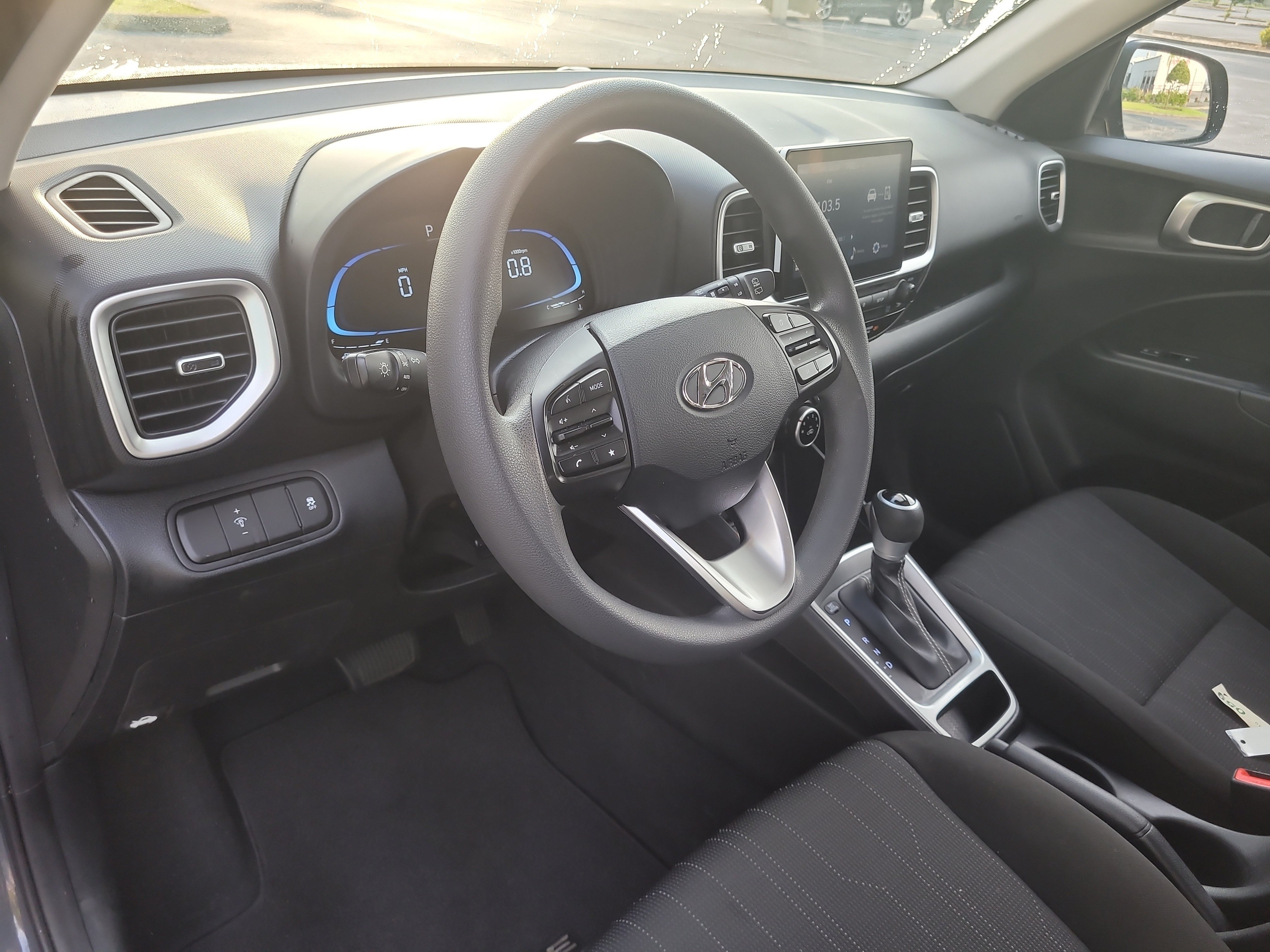 Used 2025 Hyundai Venue SE FWD image 18