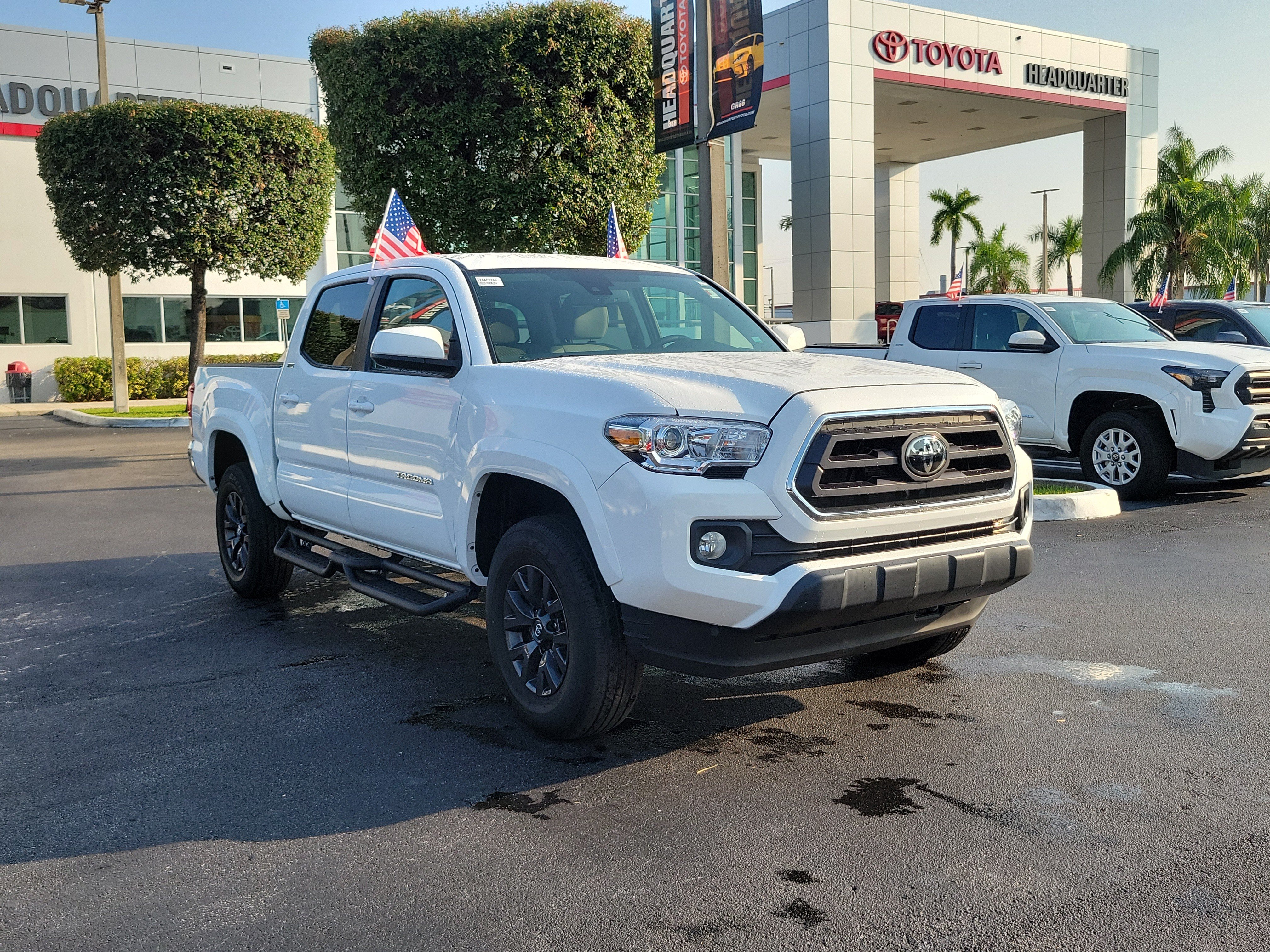 Used 2023 Toyota Tacoma SR5 RWD image 2