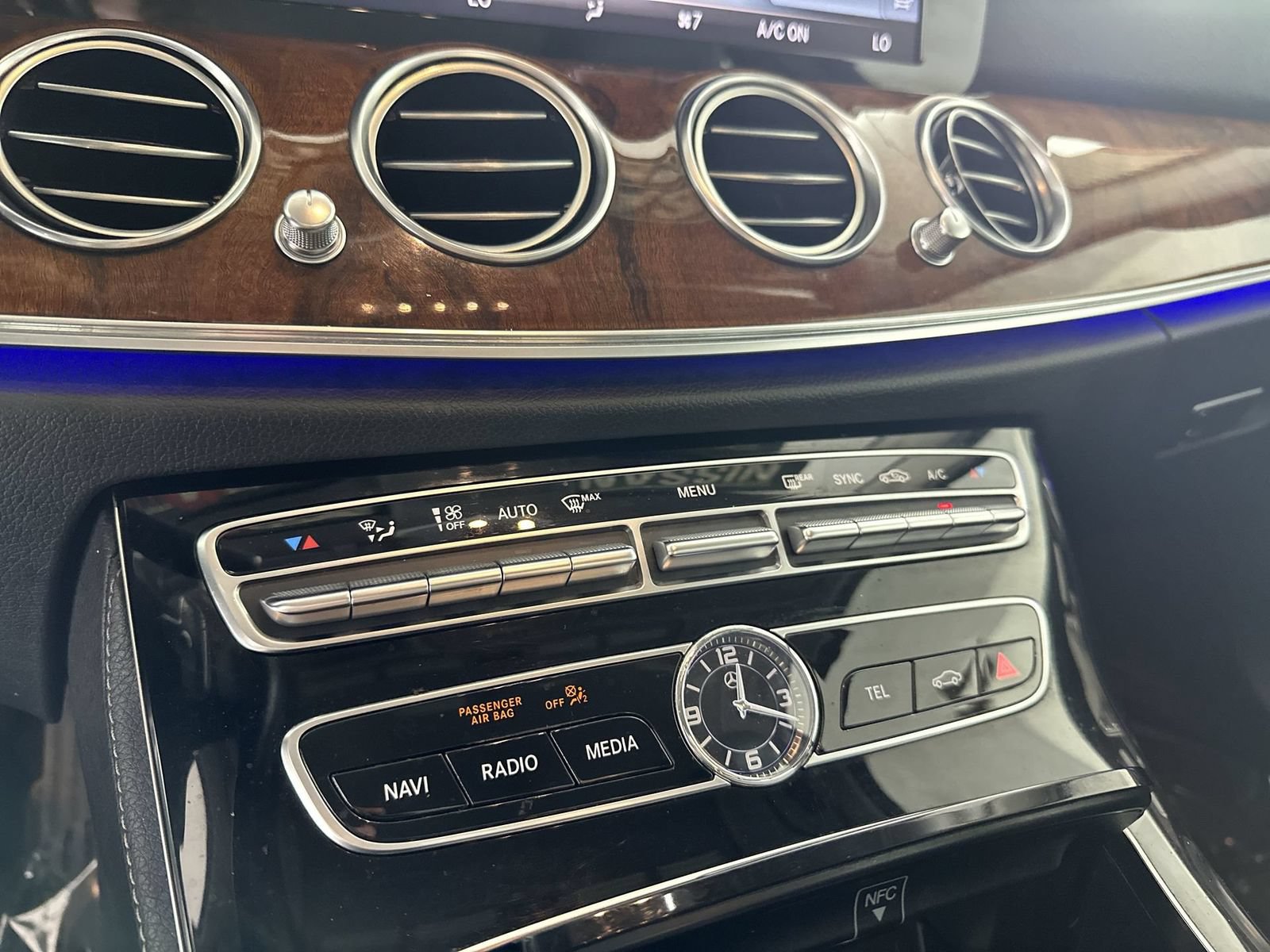 Used 2018 Mercedes-Benz E 300 4MATIC w/ Premium 2 Package (Q02) image 19