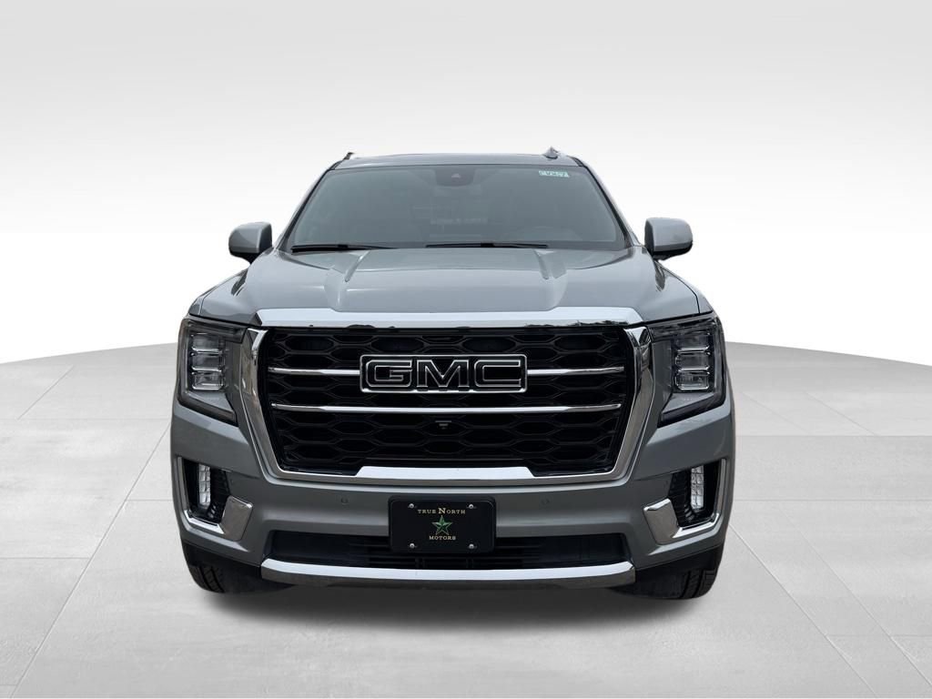 Used 2024 GMC Yukon SLT w/ SLT Luxury Package image 3