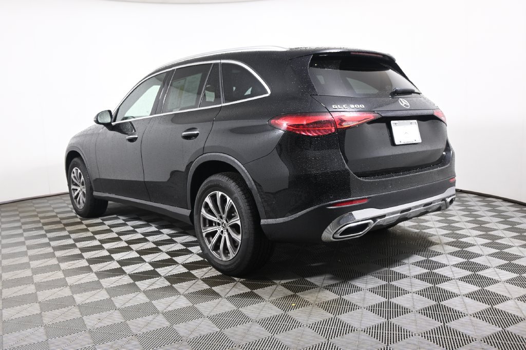 Used 2025 Mercedes-Benz GLC 300 4MATIC image 5