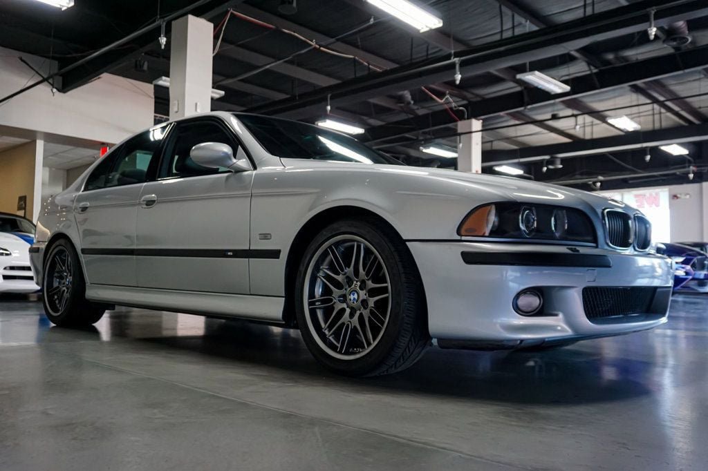 Used 2002 BMW M5 RWD image 2
