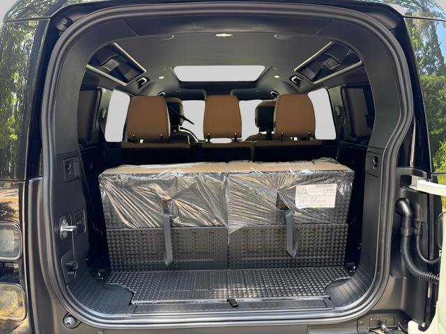 New 2026 Land Rover Defender 110 X-Dynamic SE AWD/4WD image 29
