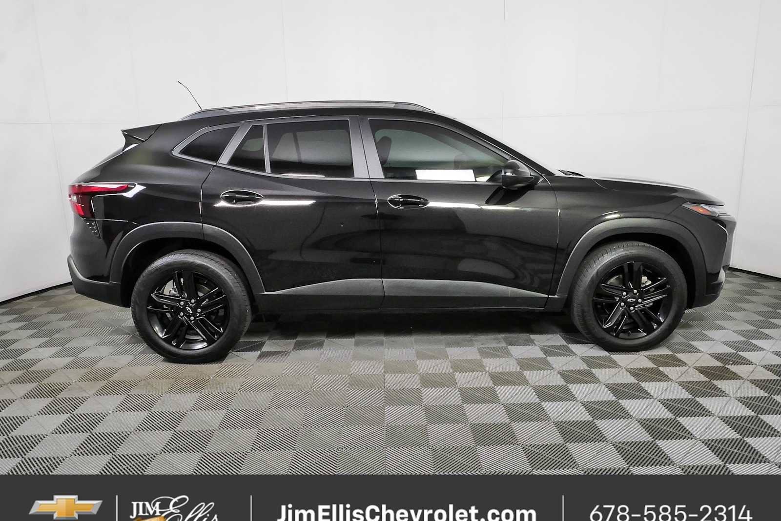Certified 2025 Chevrolet Trax ACTIV w/ Driver Confidence Package FWD image 2