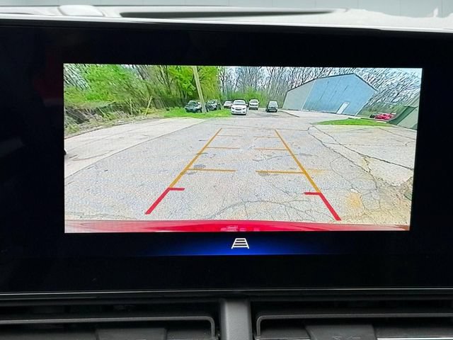 Certified 2025 Chevrolet Trax LT FWD image 21