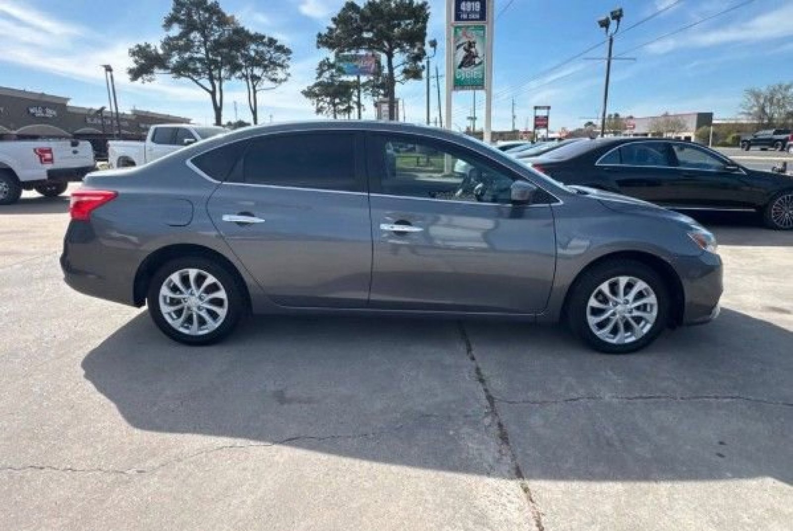 Used 2018 Nissan Sentra SV image 6