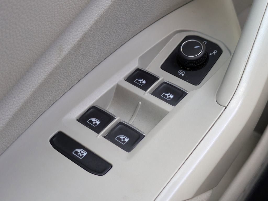 Used 2023 Volkswagen Jetta SE FWD image 23