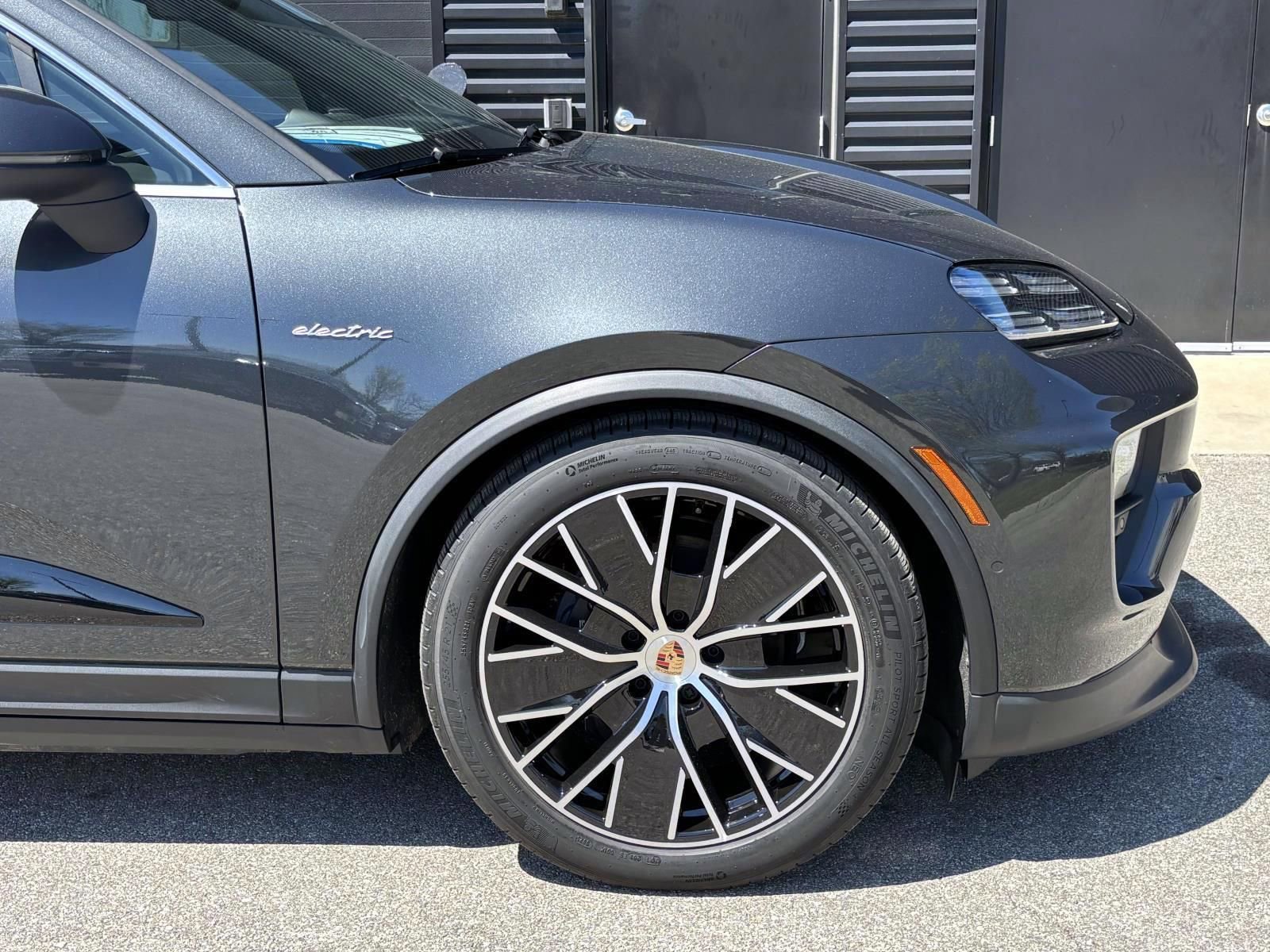 Certified 2025 Porsche Macan 4 Electric AWD/4WD image 14