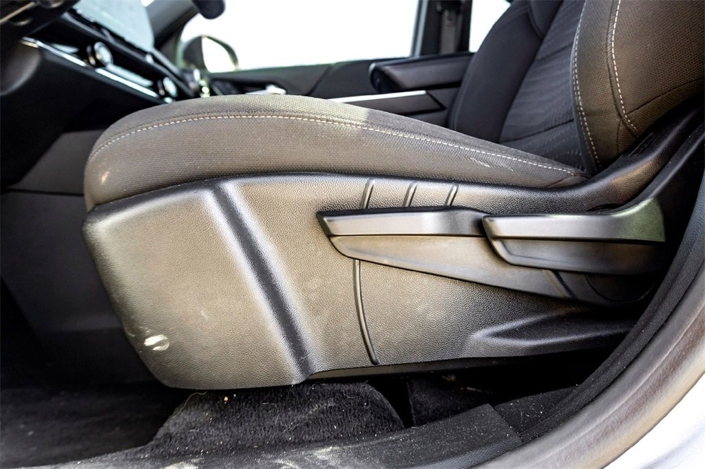 Used 2025 Chevrolet Equinox LT w/ Safety and Technology Package image 12