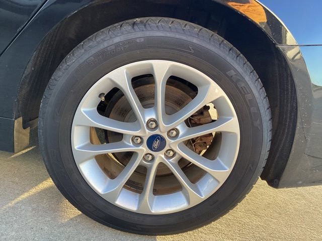 Used 2020 Ford Fusion SE FWD image 6