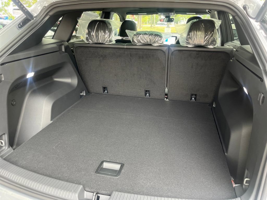 New 2026 Volkswagen Atlas Cross Sport SE image 18